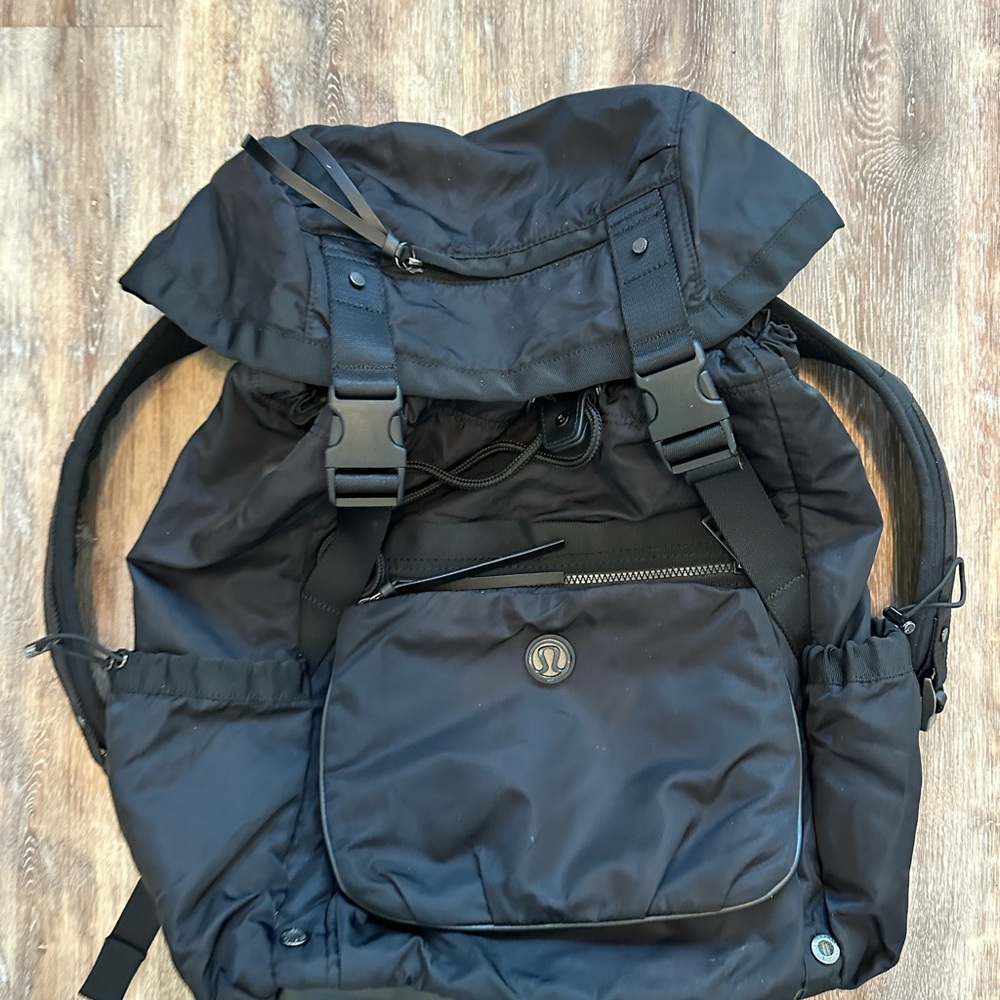 Lululemon Traveling Yogini Rucksack Black Backpack Bag Gym EUC
